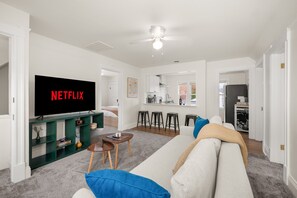 Living area - New! The South Hill Sanctuary-4 min to Manito Park (Spokane)