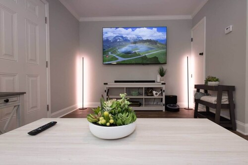 Pines at 5 Corporate Furnished Rentals Suite 217