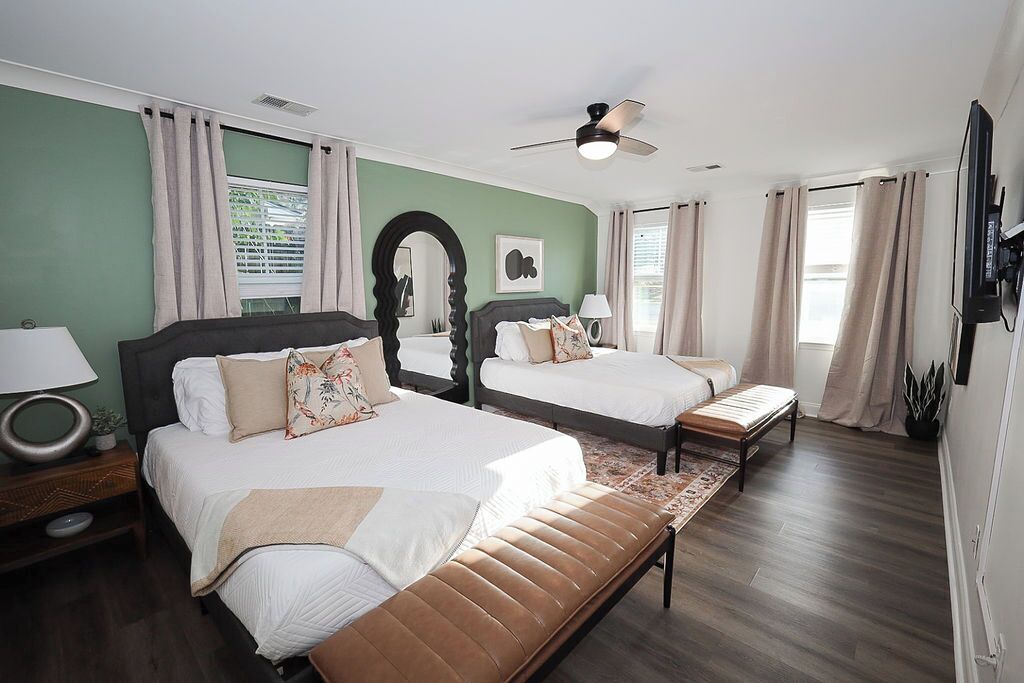 Iron/ironing board, WiFi, bed sheets