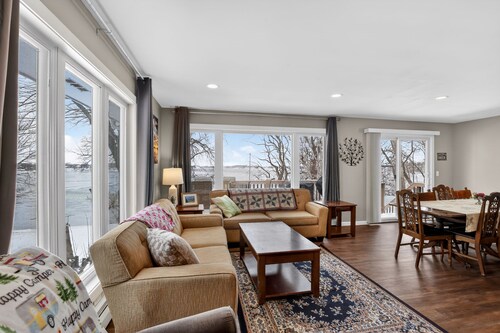 Lakefront Retreat w/ Dock + Games