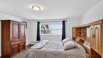 Tabla de planchar con plancha, wifi, ropa de cama