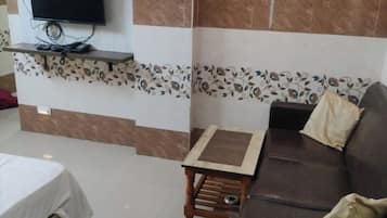 Deluxe Double Room | In-room safe, iron/ironing board, free WiFi