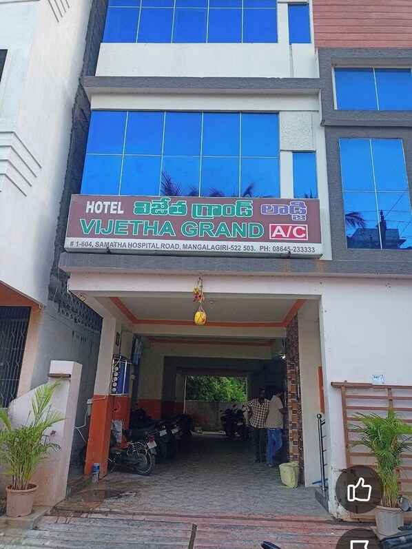 Mặt tiền nơi lưu trú