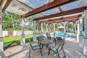 Outdoor dining - NEW! LSV, Bikes, 2 masters! STUNNING + Loaded! (Santa Rosa Beach)