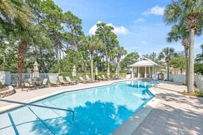 A heated pool - NEW! LSV, Bikes, 2 masters! STUNNING + Loaded! (Santa Rosa Beach)