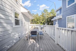 Outdoor dining - Private Pool, LSV/Golf Cart, Bikes, & Pet Friendly! 1/2 MILE TO BLUE MOUNTAIN BEACH! (Santa Rosa Beach)