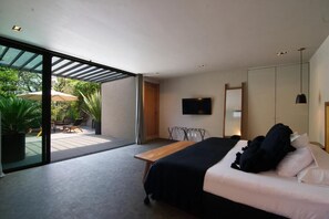 Zimmersafe, Verdunkelungsvorhänge, Bügeleisen/Bügelbrett