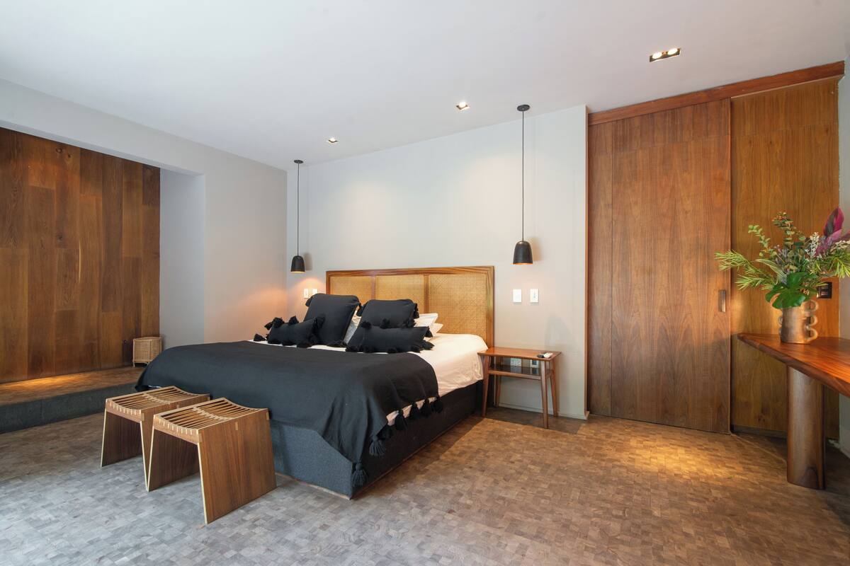 Deluxe Double Room, 1 King Bed, Air conditioning, Courtyard View | In-room safe, blackout drapes, iron/ironing board, WiFi (free)