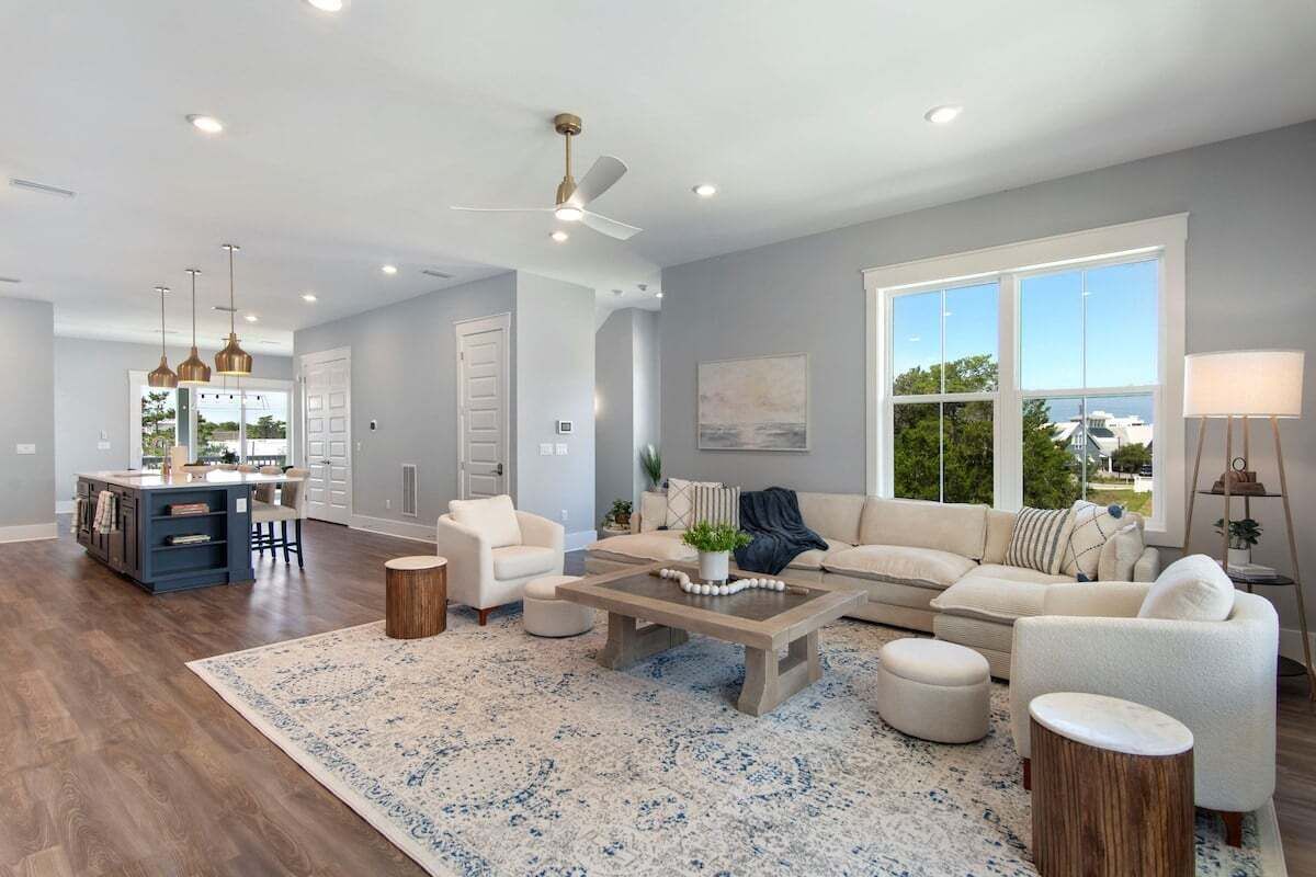 Smart-TV, Kamin, Bücher, Arbeitsbereiche