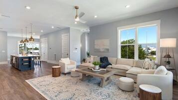 Smart-TV, Kamin, BĂŒcher, Arbeitsbereiche