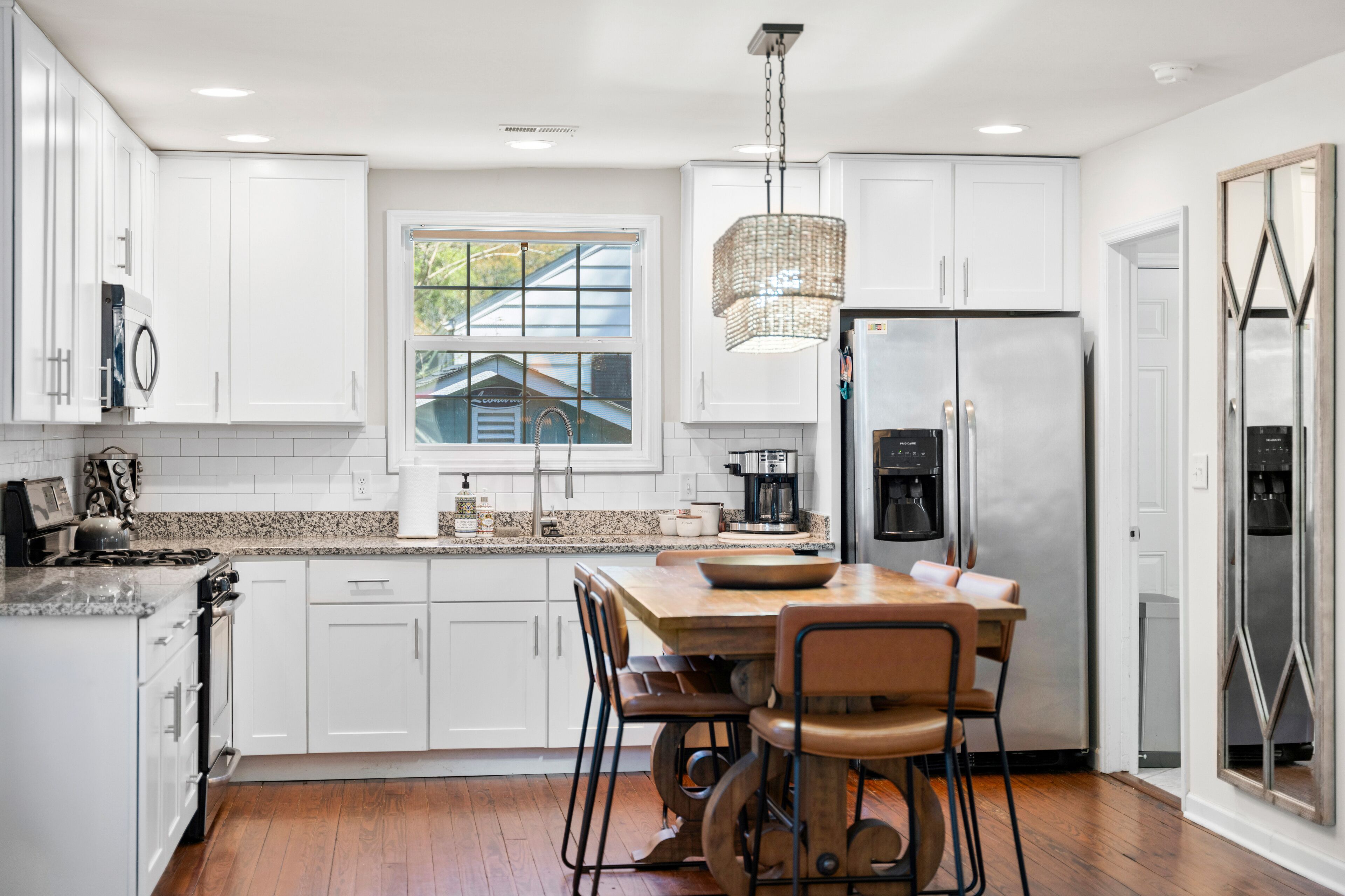 ثلاجة، ميكروويف، فرن، موقد طهي مسطح