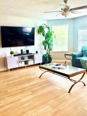 Smart TV - Charming Home Minutes from Parks (Kissimmee)