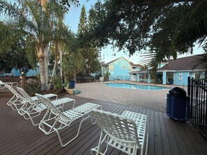 Outdoor pool - Charming Home Minutes from Parks (Kissimmee)