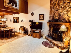 Interior - Soothing 2-bedroom condo with sleeping loft in Mammoth Lakes (Mammoth Lakes)