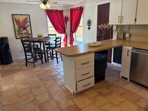 Dining - Enjoy this spacious eclectic home away from home. Great Location!! (Ingleside)