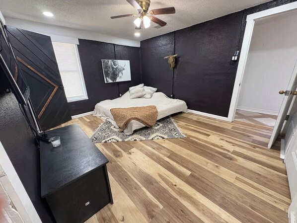 3 bedrooms, bed sheets