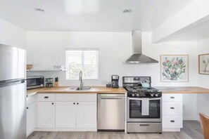 微波炉、烤箱、炉灶、洗碗机