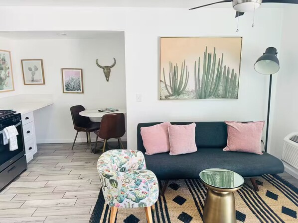 TV - Warm & Cozy w Desert Views (Desert Hot Springs)