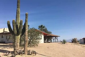 Exterior - Cute Full Kitchen Studio (Desert Hot Springs)