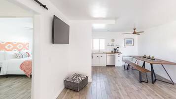 2 bedrooms, iron/ironing board, free WiFi, bed sheets