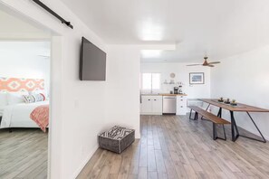 2 bedrooms, iron/ironing board, free WiFi, bed sheets