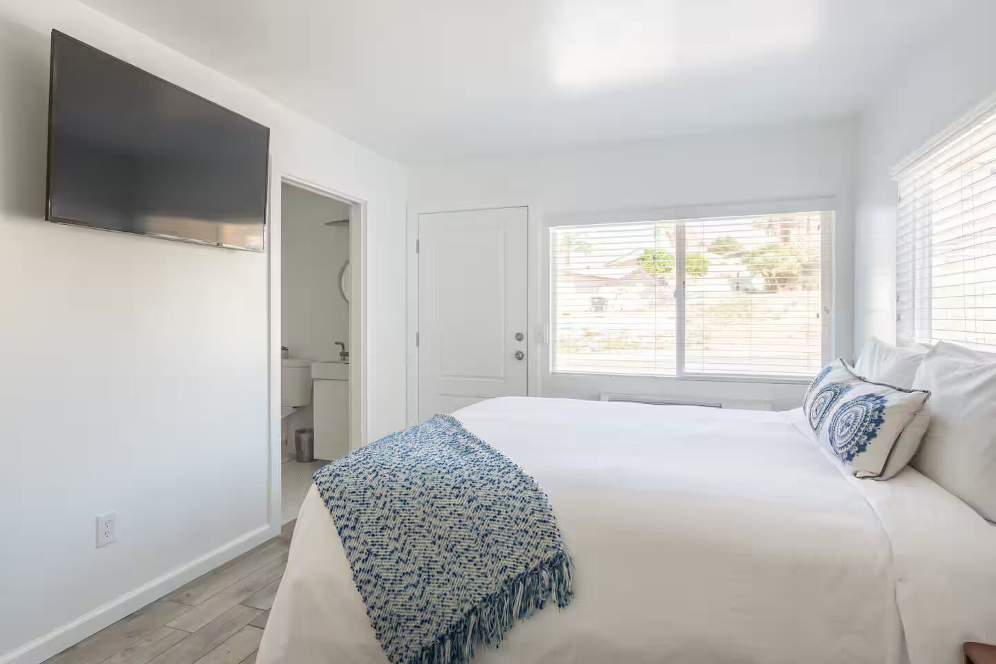 2 slaapkamers, een strijkplank/strijkijzer, gratis wifi, beddengoed