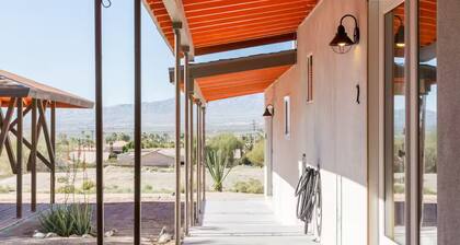 Modern Minimalist Desert Retreat - 2br Apt