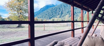 Charming Spacious Cabin with no neighbors