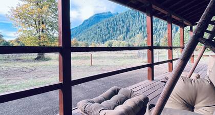 Charming Spacious Cabin with no neighbors