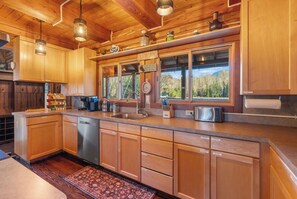 Private kitchen - Spacious Cabin on 65 acres with no neighbors (Randle)