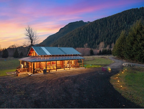 Spacious Cabin on 65 acres with no neighbors