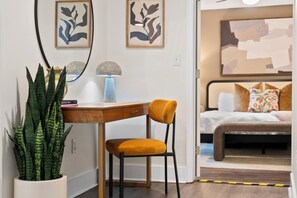 Interior - Charming Park Circle 2 Bedroom Cottage- Close to DT & Beaches (North Charleston)