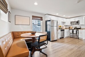 Microwave, oven, stovetop, dishwasher - Charming Park Circle 2 Bedroom Cottage- Close to DT & Beaches (North Charleston)