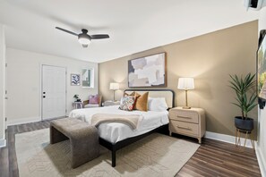 Iron/ironing board, internet, bed sheets - Charming Park Circle 2 Bedroom Cottage- Close to DT & Beaches (North Charleston)