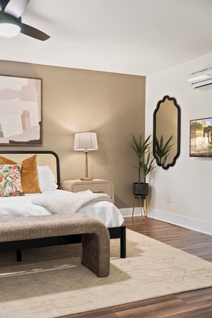 Iron/ironing board, internet, bed sheets - Charming Park Circle 2 Bedroom Cottage- Close to DT & Beaches (North Charleston)