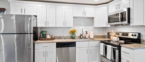 Micro-ondes, four, plaque de cuisson, lave-vaisselle