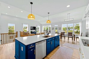 Coffee/tea maker, fridge, microwave, oven - Lakefront Lake Anna, Dock, Deck, Views, Games (Mineral)