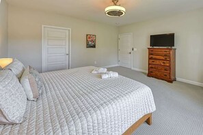 6 عدّة غرف نوم ومكواة/لوح كي وواي فاي مجانًا وملاءات أسرّة