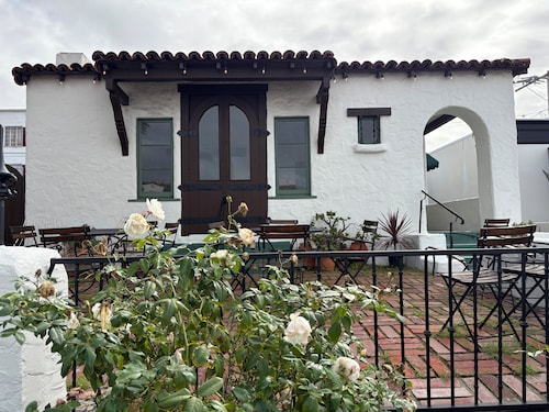  Beautiful Bungalow House in the Heart of Downtown San Clemente