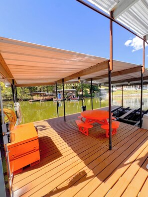 Outdoor dining - Lakefront Retreat - Mile Marker 42 - Dock Bar + Sleeps 15! (Roach)
