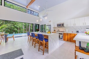 Private kitchen - 3-bedroom modern house in amazing Uvita with AC (Uvita)