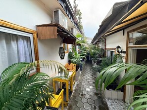 تناول الطعام بالخارج