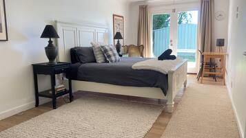 2 camere, una scrivania, ferro/asse da stiro, culla da viaggio