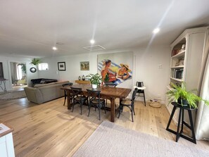 Smart TV, books, stereo