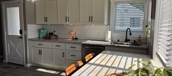 Downtown Charm! 1 Block to WA State Fairgrounds - 1 Mile to Good Sam