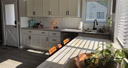 Downtown Charm! 1 Block to WA State Fairgrounds - 1 Mile to Good Sam