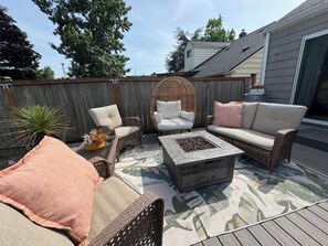 Terrace/patio - Downtown Charm! 1 Block to WA State Fairgrounds - 1 Mile to Good Sam (Puyallup)