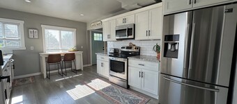 Downtown Charm! 1 Block to WA State Fairgrounds - 1 Mile to Good Sam