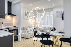 Dining - Le Aurélie, charmant F2 avec baignoire balnéo ! (Rouen)
