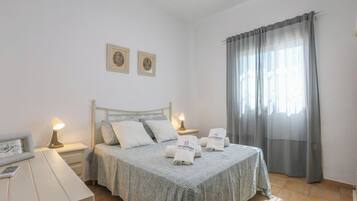 Tabla de planchar con plancha, cuna de viaje, wifi